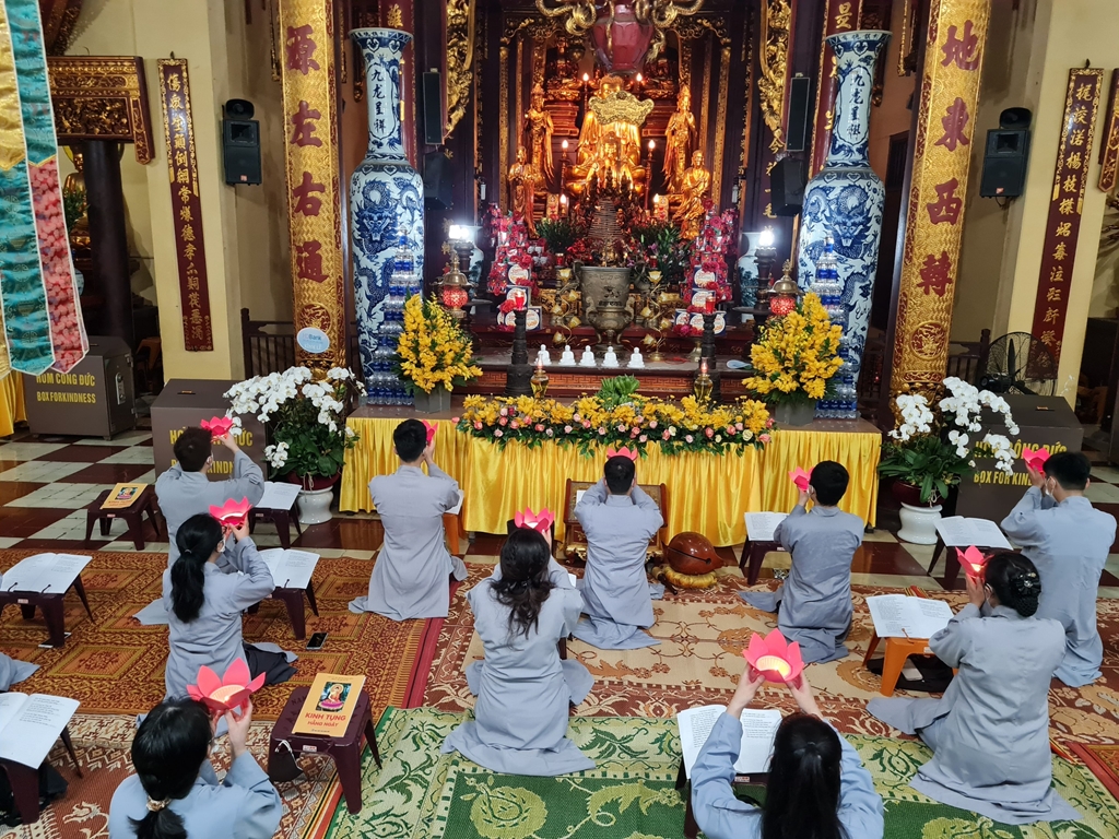 Hà Nội: CLB TTN Phật tử Quán Sứ tổ chức lễ vía Đức Phật Thích Ca nhập diệt