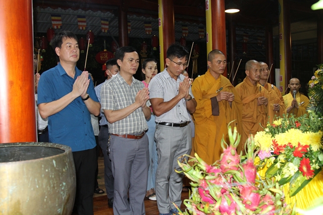 Đại lễ Phật Đản ban trì sự huyện Nghi Xuân tổ chức tại  chùa Phong Phạn, thị trấn Xuân An tỉnh Hà Tỉnh.