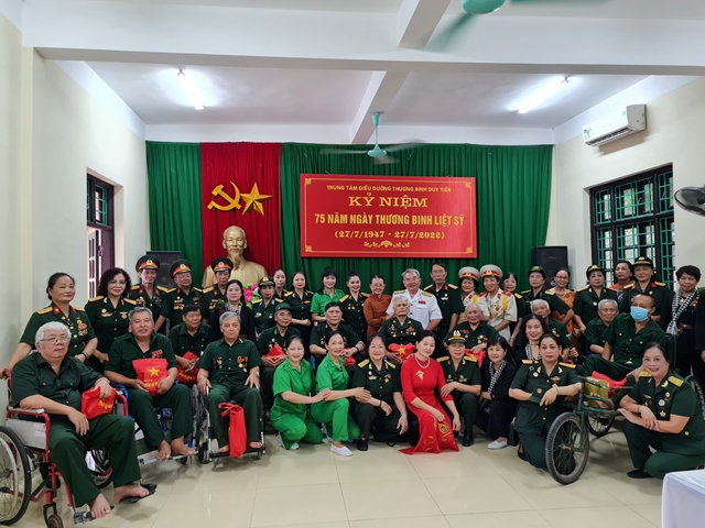 Hà Nam: Đoàn Phật tử chùa Quán Sứ thăm và tặng quà tại Trung tâm Điều dưỡng Thương binh Duy Tiên - Hà Nam