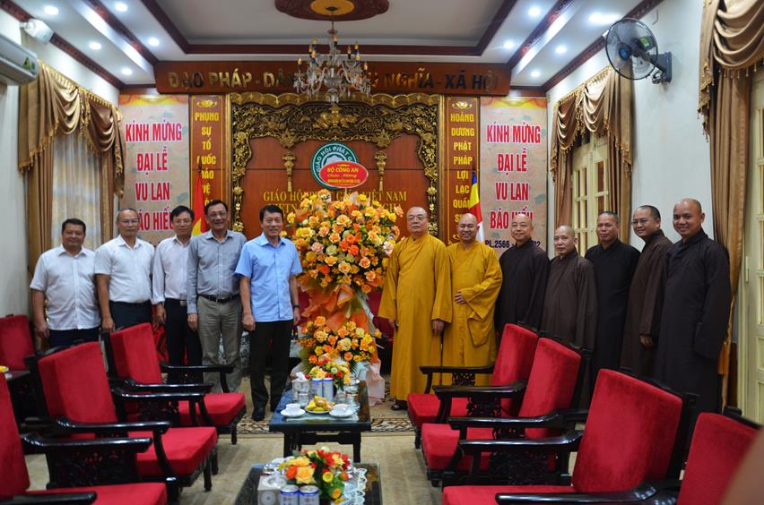 Hà Nội: Lãnh đạo Bộ Công an chúc mừng Giáo hội Phật giáo Việt Nam nhân mùa Vu Lan PL 2566 - DL2022