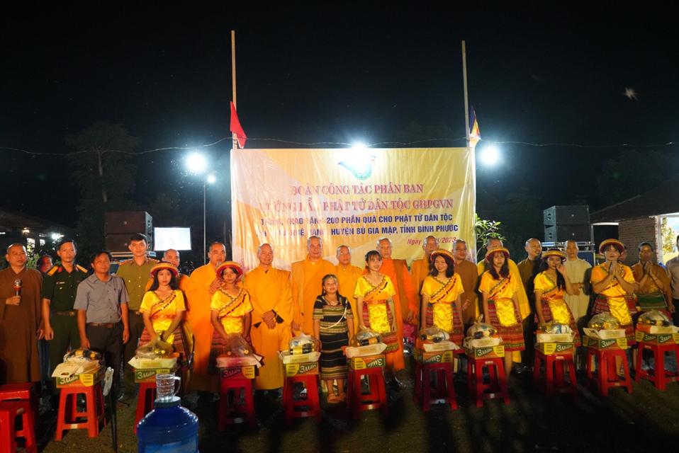 Bình Phước: PB PTDT TƯ thăm bà con nhân dân Phật tử chùa Huệ Năng