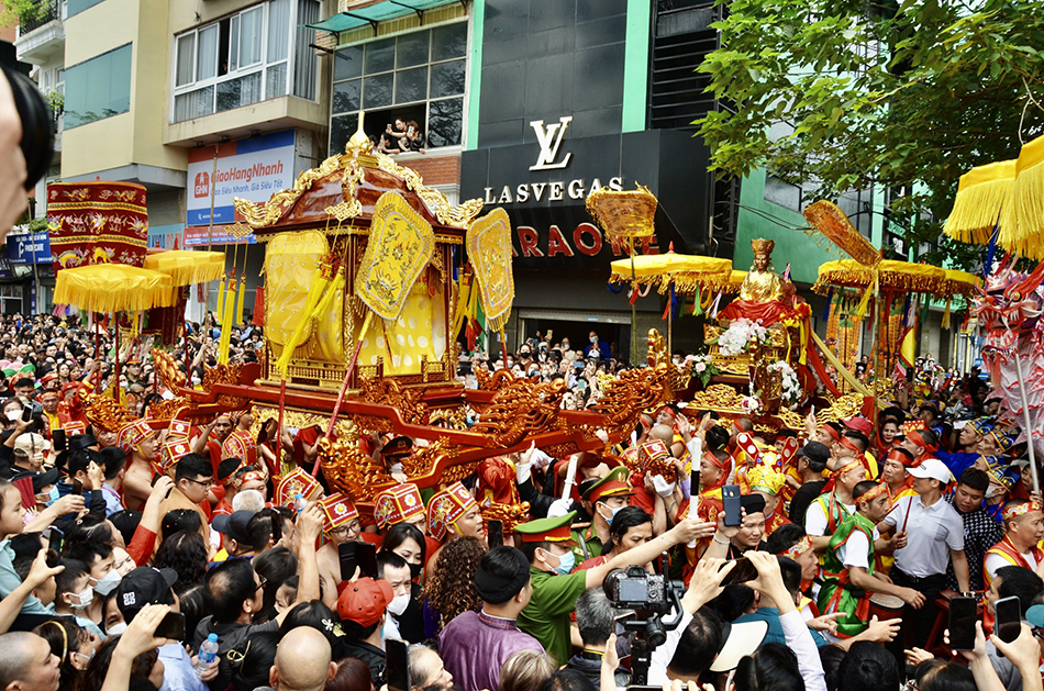 Hà Nội: Lễ rước kiệu khai hội truyền thống chùa Duệ Tú 2023