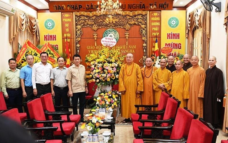 Hà Nội: Ông Vũ Chiến Thắng - Thứ trưởng Bộ nội vụ  cùng Phái đoàn Ban tôn giáo Chính phủ   chúc mừng Phật đản PL.2567-DL 2023