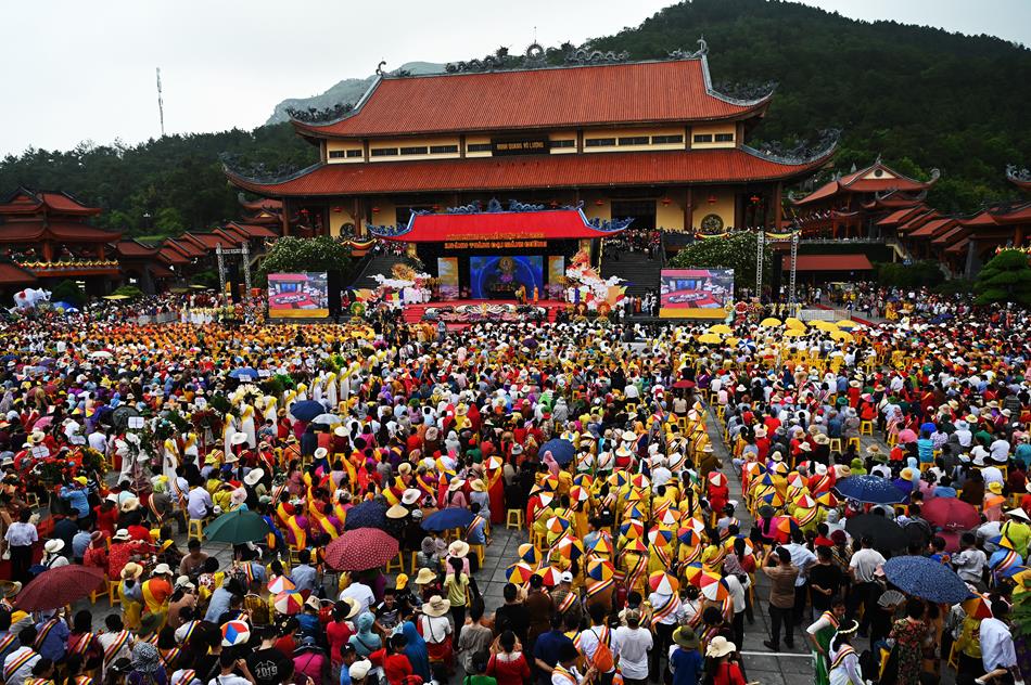 QuẢNG Ninh: Đại lễ Phật đản Chùa Ba Vàng và khánh thành tòa Đại giảng đường trên núi lớn nhất thế giới