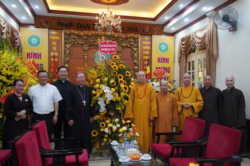 Hà Nội: ĐoànTổng Giáo phận Hà Nội   chúc mừng Phật Đản Trung ương Giáo hội