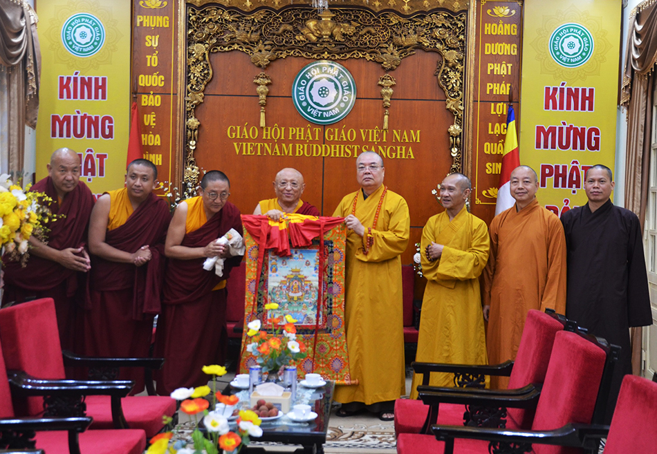 Phái đoàn tu viện Kanying Shedrup Ling (Nepal) thăm GHPGVN