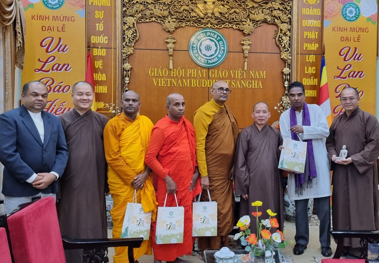 Phái đoàn Phật giáo Sri Lanka thăm và làm việc với GHPGVN