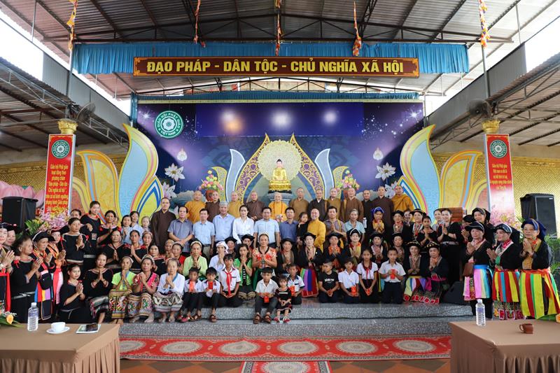 Đắk Lắk: Phân ban PTDT TƯ Trao tặng học bổng và xe đạp tới học sinh vượt khó tiếp bước Em đến trường