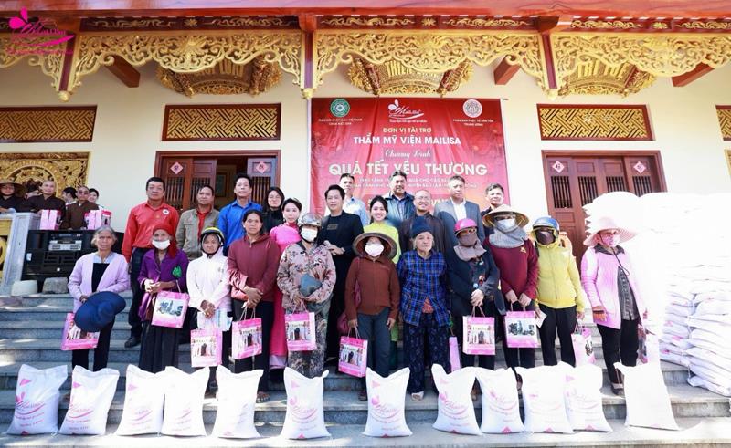 Lâm Đồng: Chùa Niết Bàn trao tặng 1100 quà Tết yêu thương cho bà con khó khăn