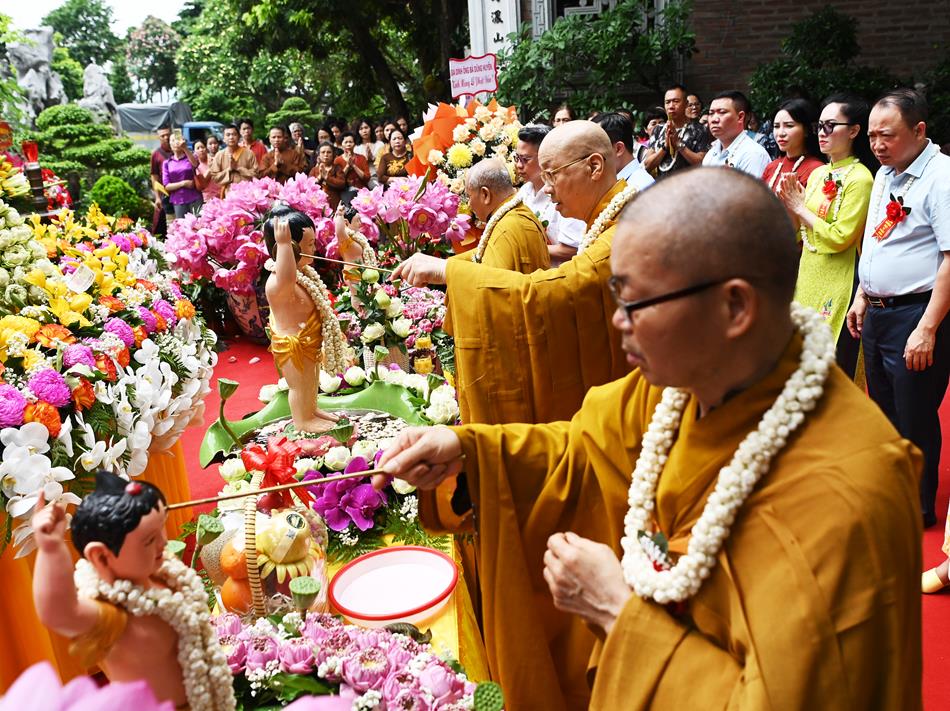Hà Nội: Ban Trị sự GHPGVN Q.Tây Hồ trang nghiêm tổ chức Đại lễ Phật đản Phật lịch 2568 – DL. 2024.