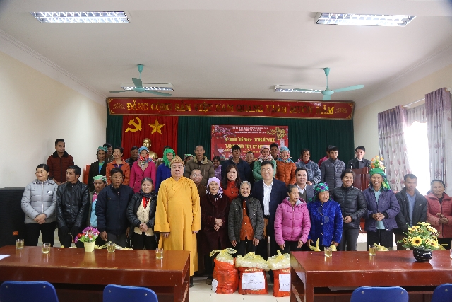 Lai Châu: HT.ThíchThanh Nhiễu chúc tết - tặng quà từ thiện Xuân Kỷ Hợi 2019
