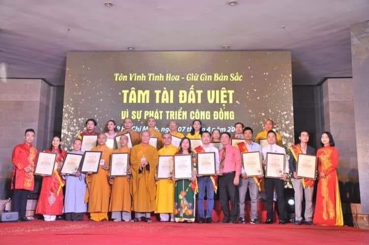 Chương trình “Tôn vinh tinh hoa, giữ gìn bản sắc và Vinh danh Tâm Tài Đất Việt, vì sự phát triển cộng đồng"