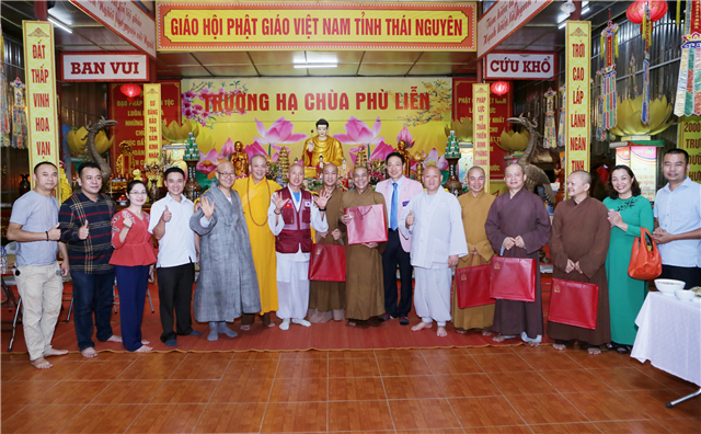 Phái đoàn Phật giáo Hàn Quốc phối kết hợp với Ban Trị sự Phật giáo Thái Nguyên làm từ thiện