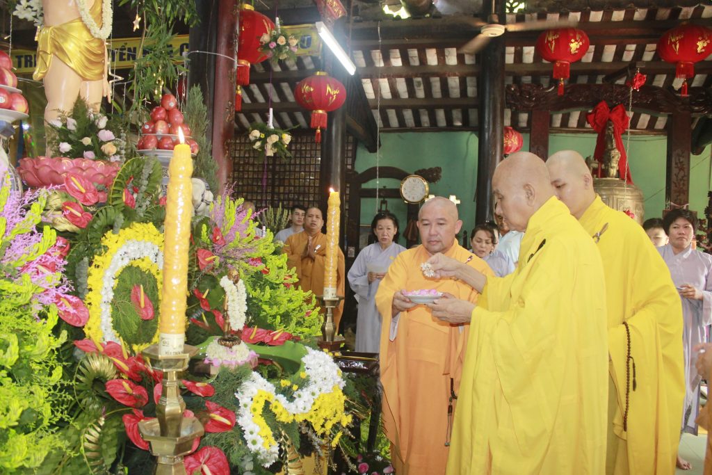 Đồng Tháp: Trang nghiêm tổ chức lễ tắm Phật tại chùa Phước Hưng