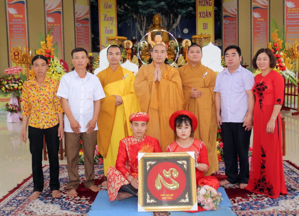 Nghệ An: Chùa Chí Linh tổ chức lễ Hằng thuận cho đôi trẻ nhân mùa Phật đản