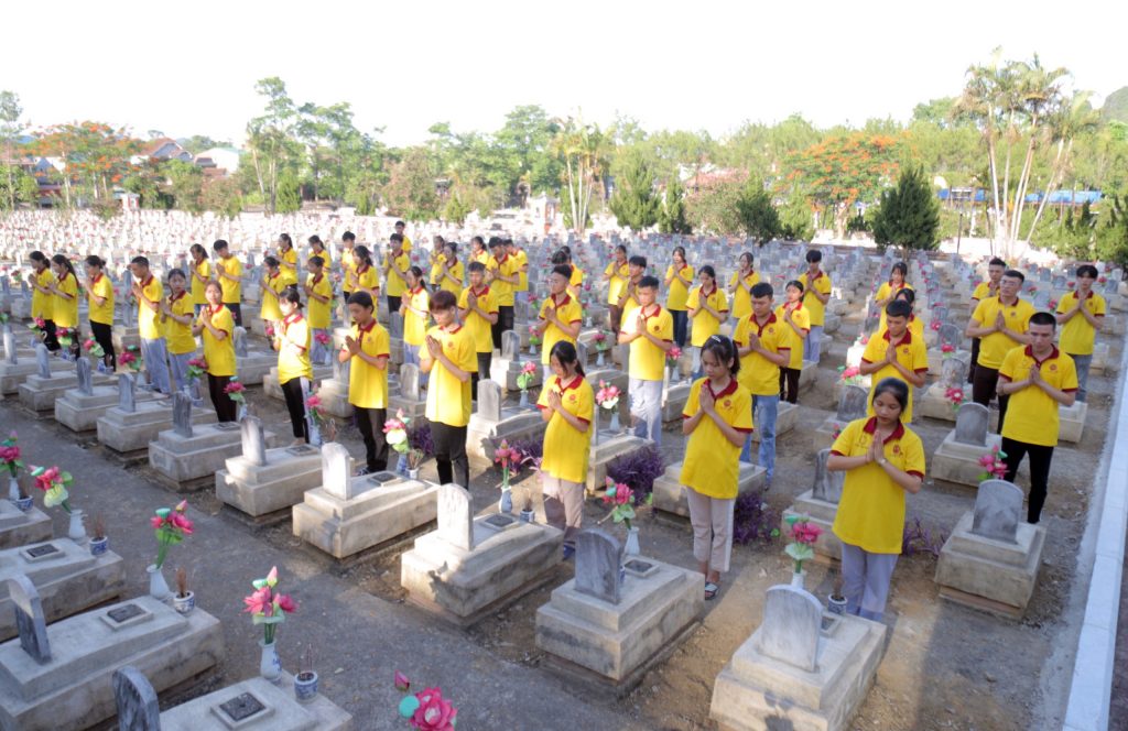 Nghệ An: Thanh niên Phật tử tri ân các anh hùng liệt sĩ