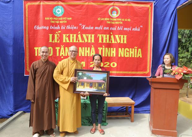 Thái Nguyên: Ban Trị Sự GHPGVN Tỉnh khánh thành trao tặng hai nhà tình nghĩa.