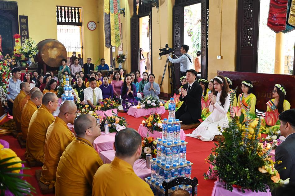 Hà Nội: Lễ Hằng Thuận Phật tử Nguyễn Tiến Chiến và Phạm Hồng Ngọc tại Chùa Quán Sứ