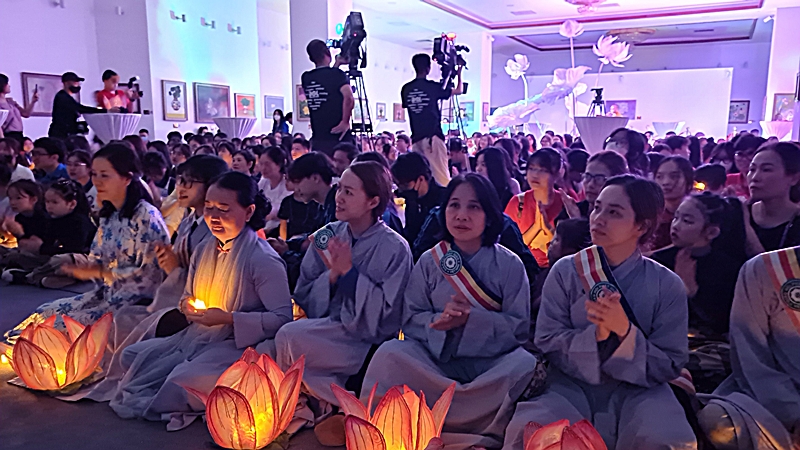 Hà Nội: Chiến dịch Giờ Trái đất tại chùa Quán Sứ