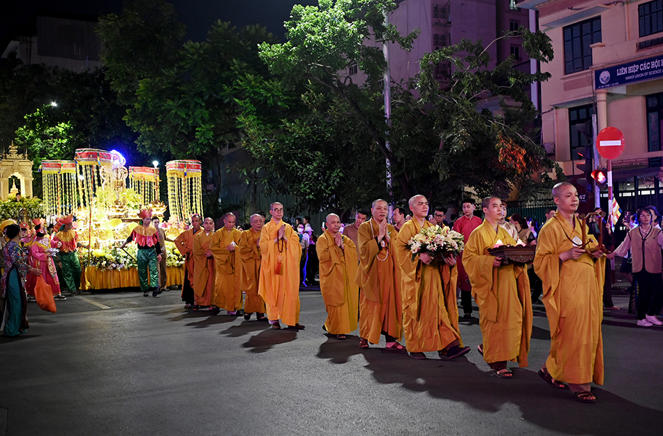 Lễ rước Xá Lợi Phật tại thủ đô Hà Nội.