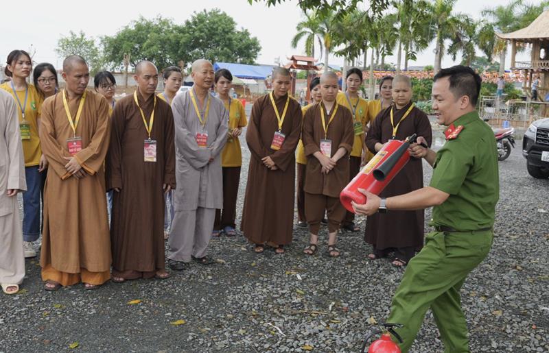Hà Nội: Tập huấn PCCC Hội trại Phật giáo và tuổi trẻ chủ đề ”Hào Khí Thăng Long” lần II