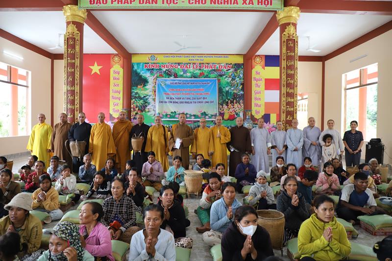 Ninh Thuận: Phân ban Phật tử dân tộc T.Ư trao 200 phần quà đến bà con dân tộc tại địa phương