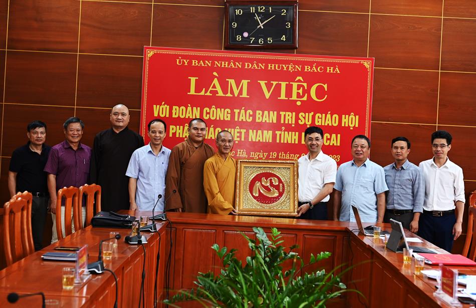 Lào Cai: Ban thường trực GHPGVN tỉnh Lào Cai thăm và làm việc với UBND huyện Bắc Hà