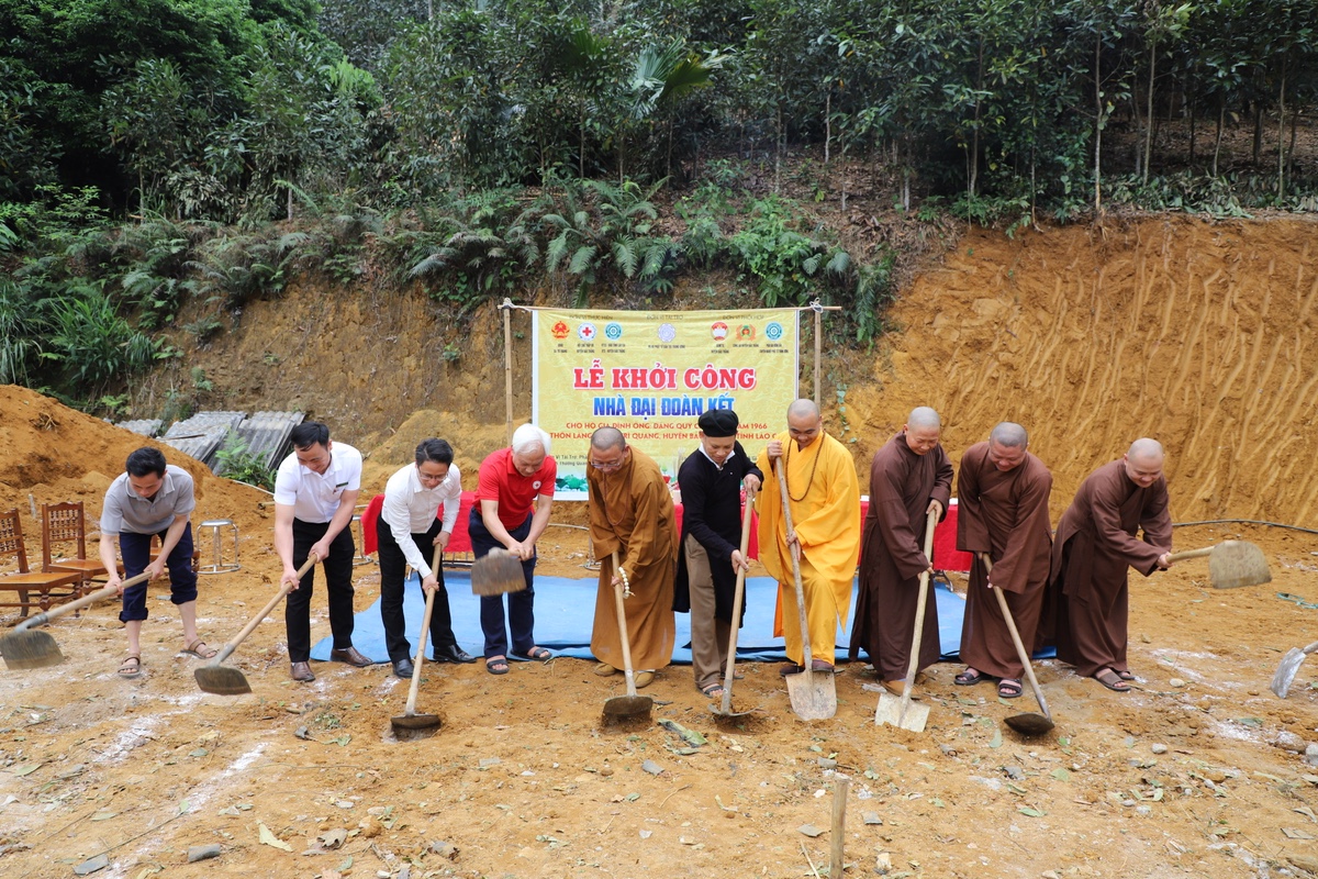 Lào Cai : Phân ban PTDT TƯ Khởi công xây nhà Đại đoàn kết tại huyện Bảo Thắng